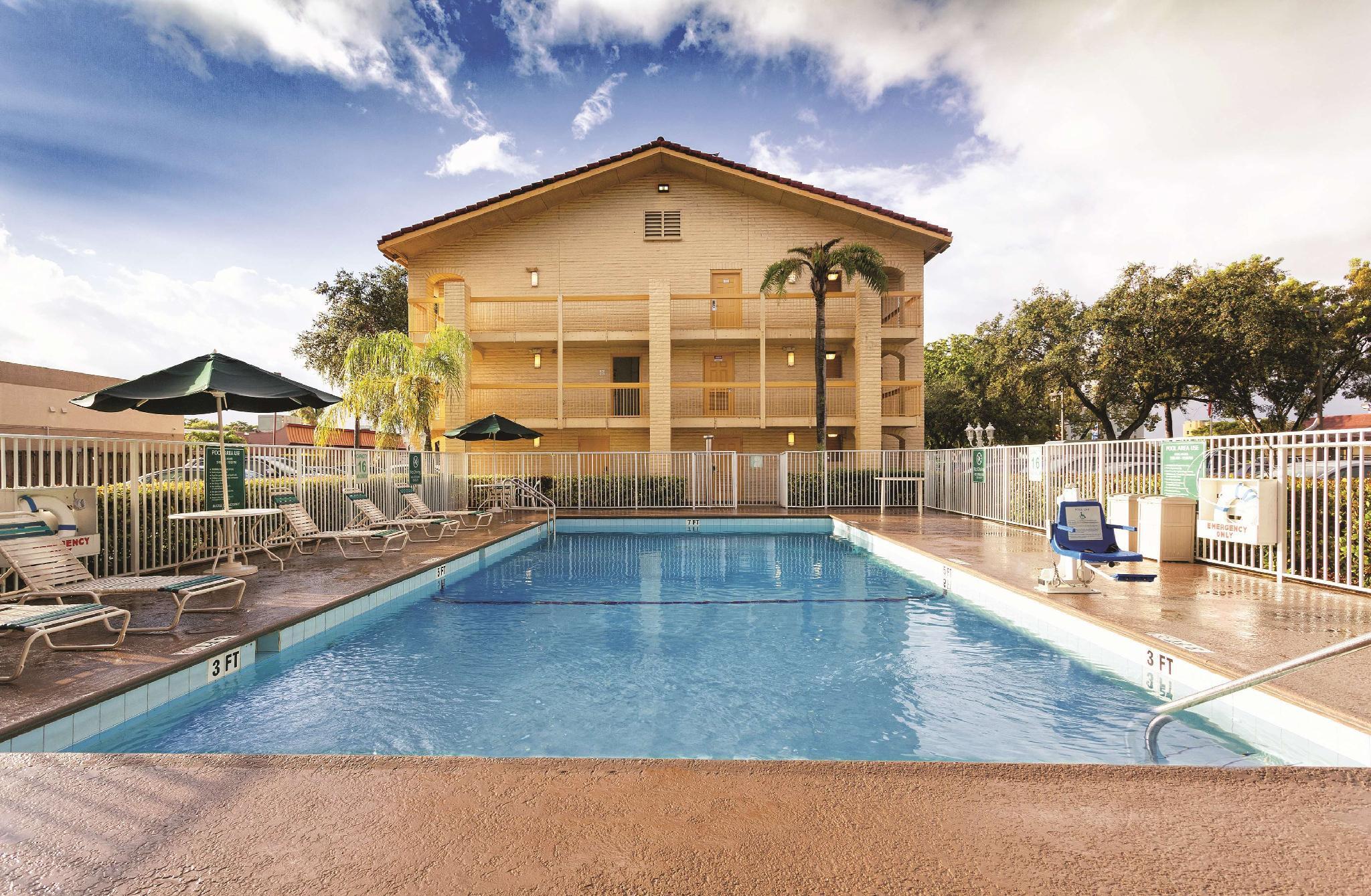 La Quinta Inn By Wyndham Miami Airport North Miami Springs Eksteriør billede